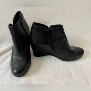 Clarks black wedge heeled bootie size 8